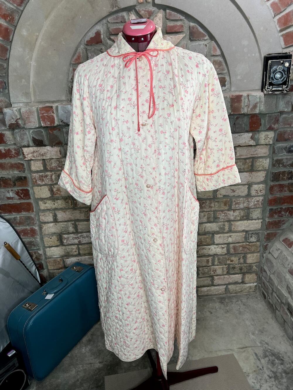 robe quilted floral pink cream light button front